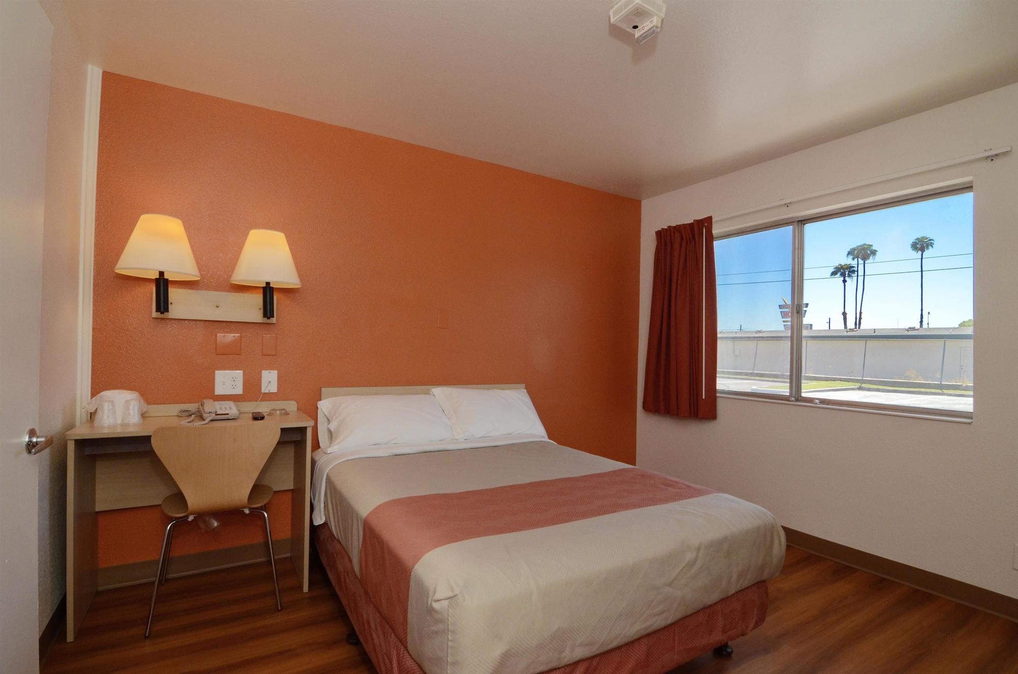Hotel 6-indio, Ca - Palm Springs 2*