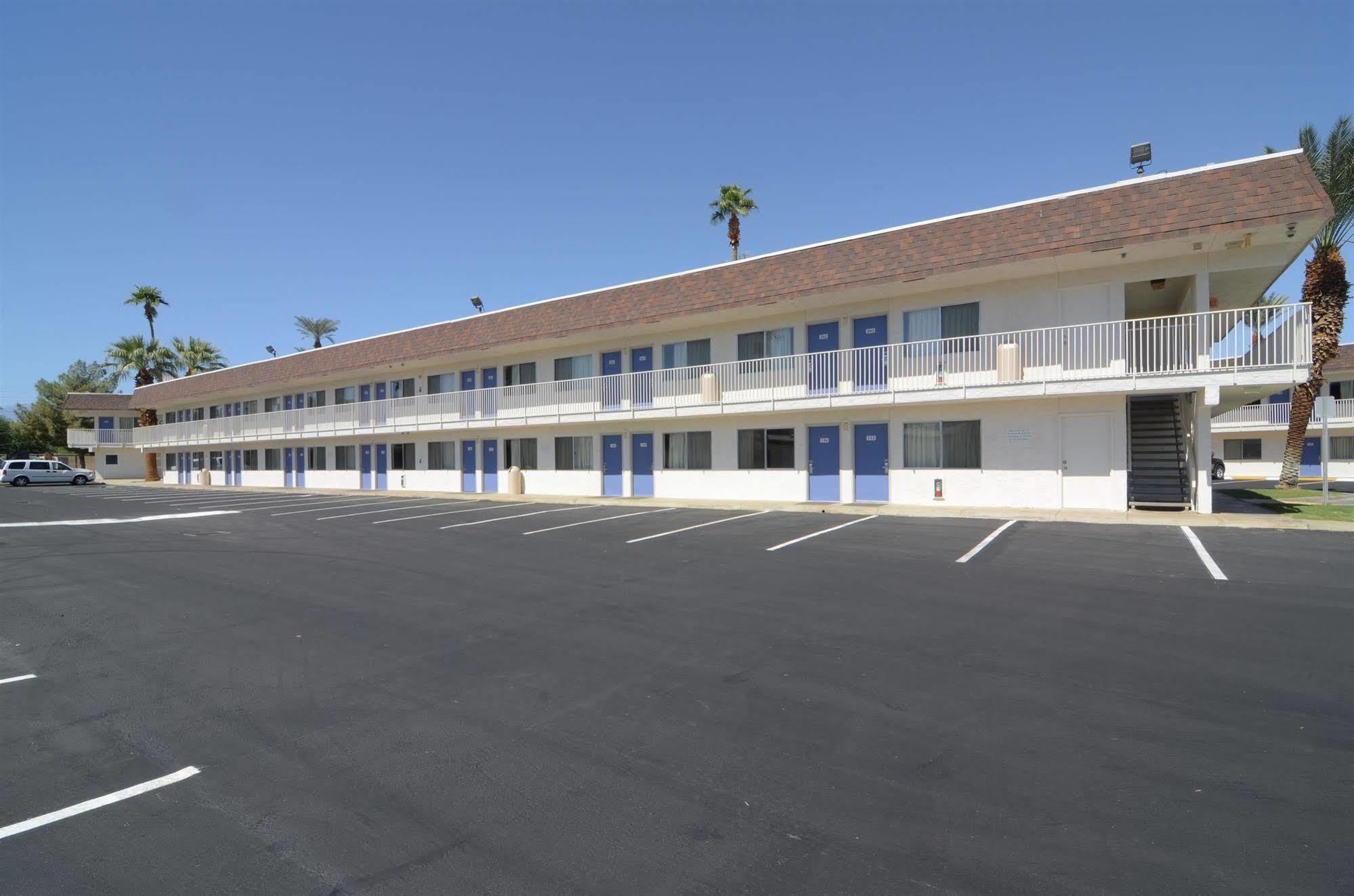 Hotel 6-indio, Ca - Palm Springs